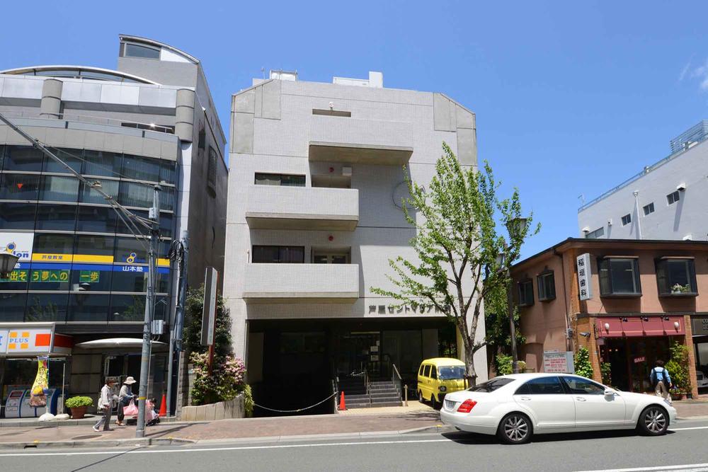 Hospital. Ashiya an 8-minute walk to the 610m General Hospital to St. Mary Hospital. Emergency glad sense of security that will be available 24 hours a day. Internal medicine ・ Surgery ・ Gastroenterological medicine ・ Orthopedics ・ Cardiovascular internal medicine ・ Artificial dialysis internal medicine, etc.