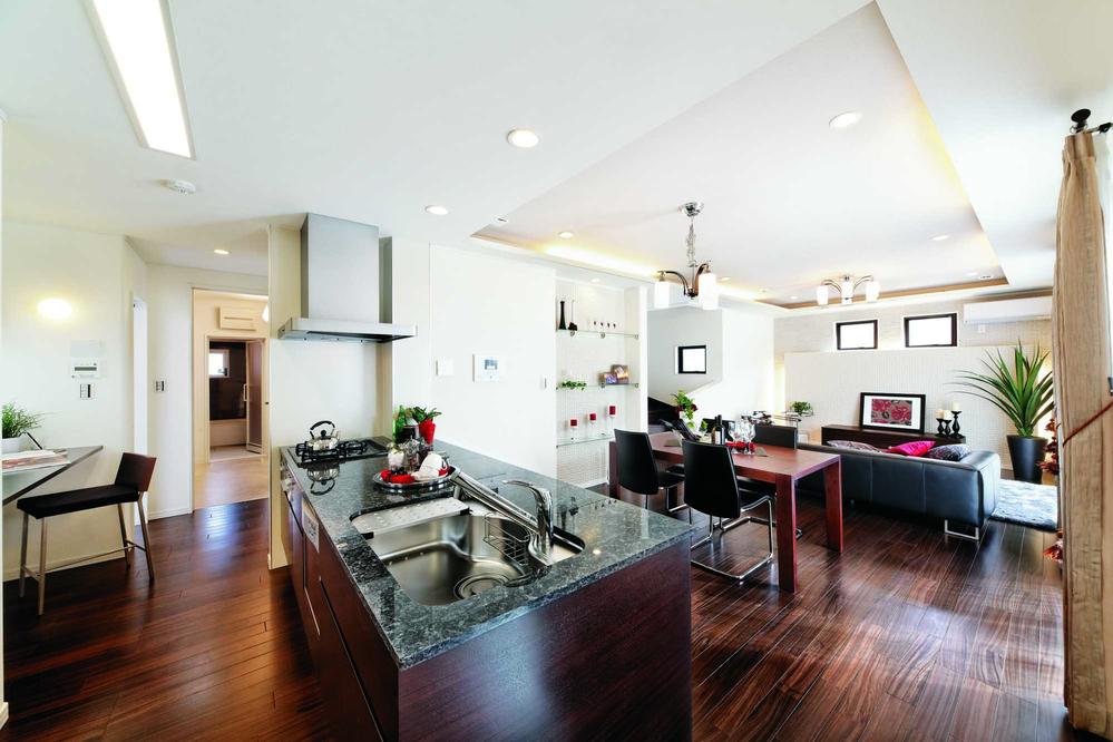 Model house photo. Ashiya already condominium model house photo. Mimamoreru plan the growth of the family face-to-face kitchen. 