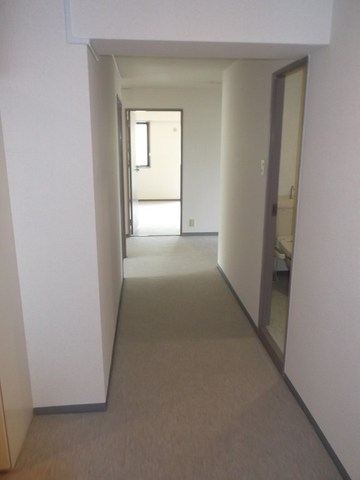 Other room space. Corridor