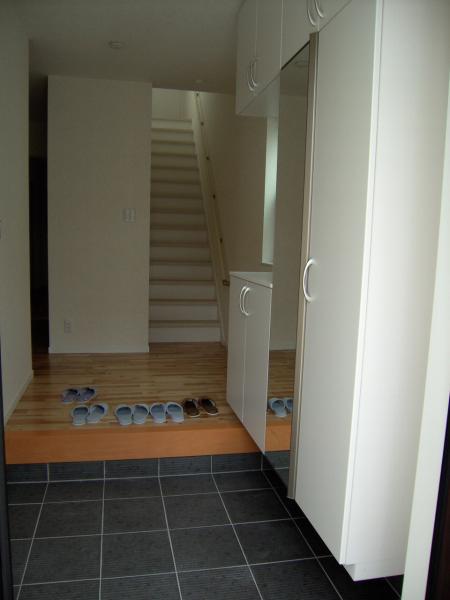 Entrance. Storage space plenty of entrance