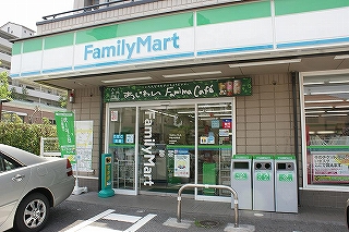 Convenience store. 769m to Family Mart (convenience store)