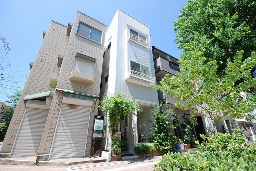 Local appearance photo. Main street is a good location facing the.