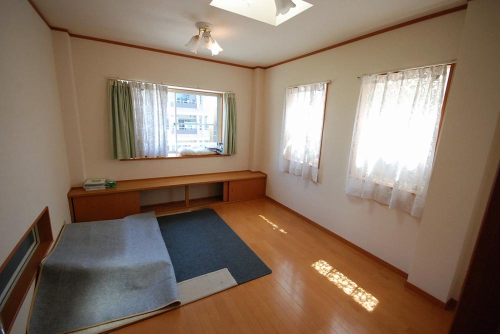 Non-living room. 3 Kaiyoshitsu