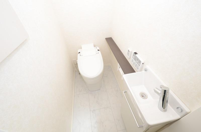 Toilet. Indoor (June 2013) Shooting