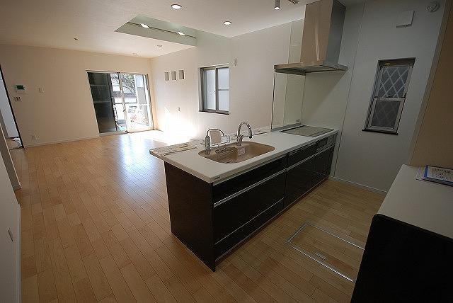 Same specifications photo (kitchen)