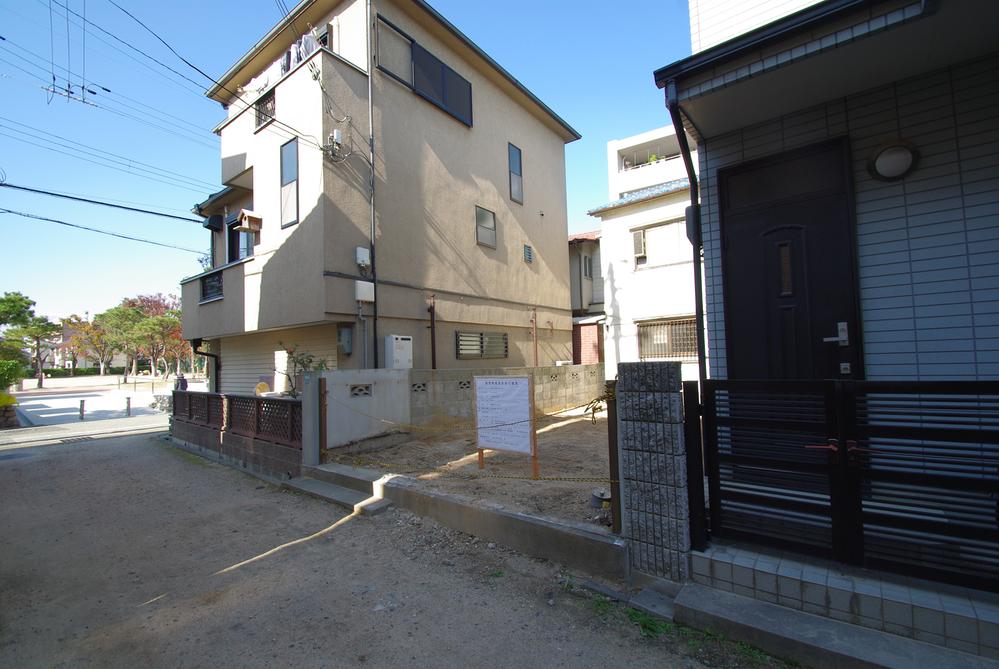 Local photos, including front road. Local (11 May 2013) Shooting