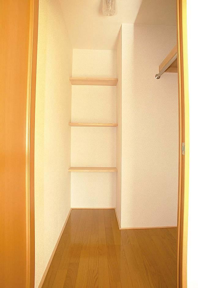 Receipt. Walk-in closet