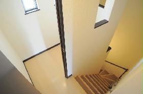 Receipt. 2F only benefits! With entrance on the storage room