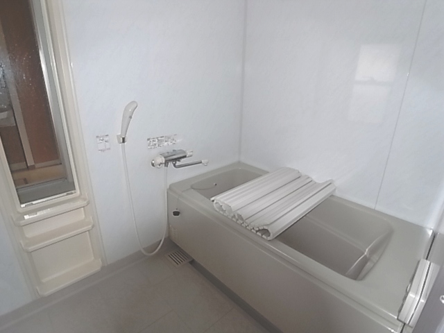 Bath. * Photo is a thing of the same property by room.