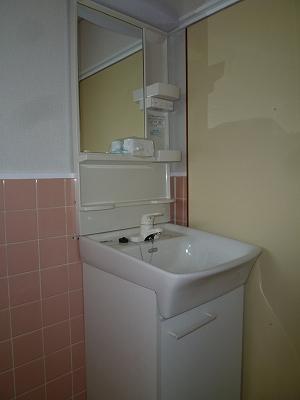 Wash basin, toilet. Indoor (12 May 2013) Shooting