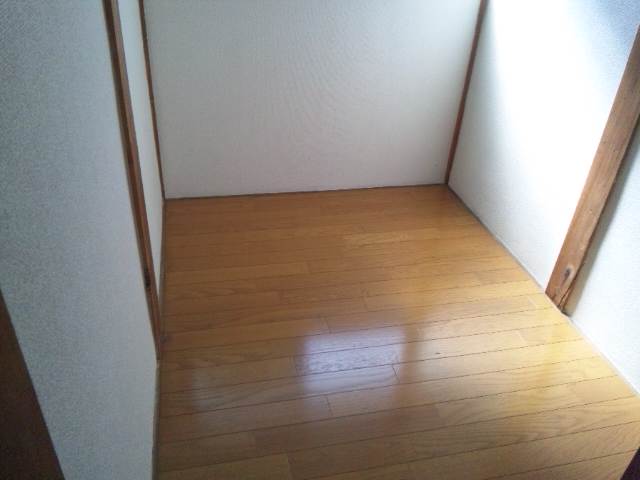 Other room space. Western-style 2 Pledge