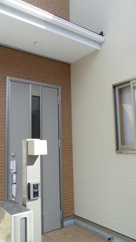 Entrance. Example of construction