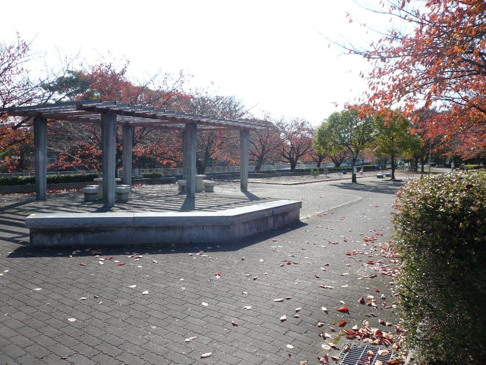 park. 80m to the canal park