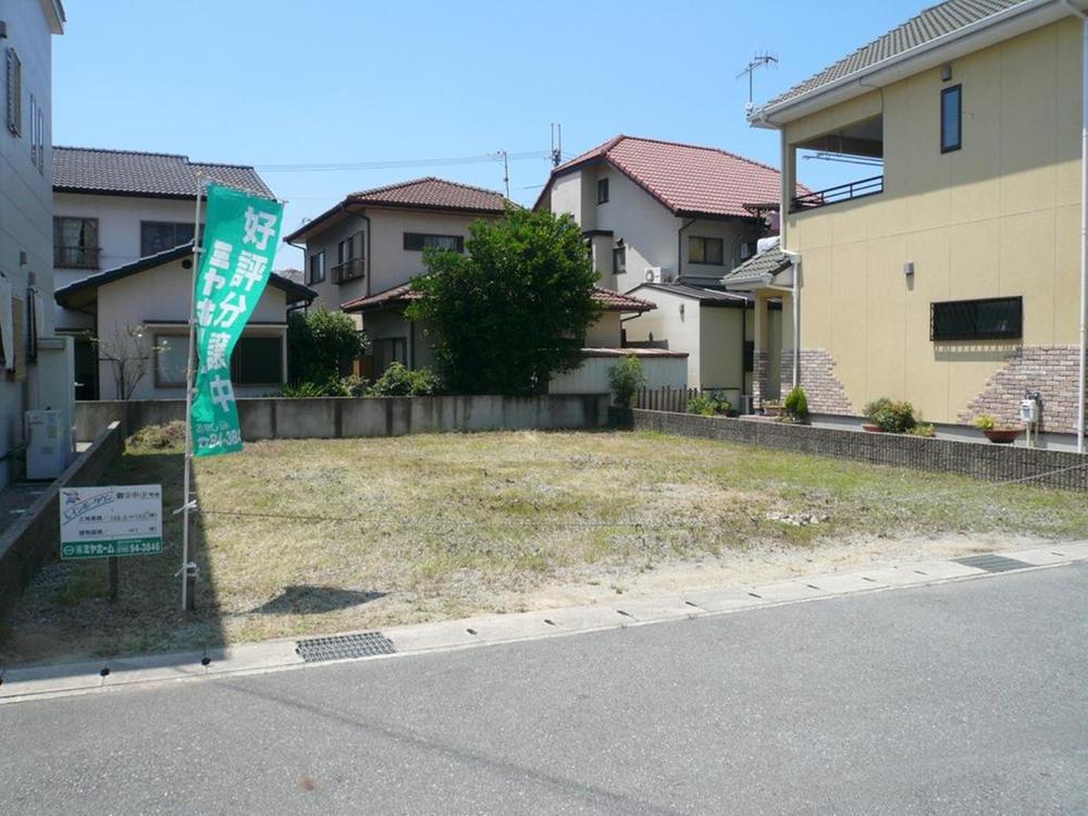 Local photos, including front road. Local (July 2012) shooting