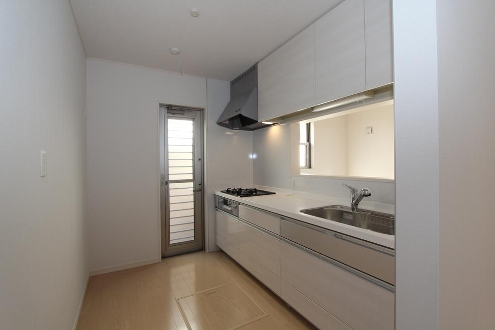 Kitchen. Indoor (12 May 2013) Shooting