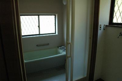 Bathroom. Indoor (10 May 2013) Shooting