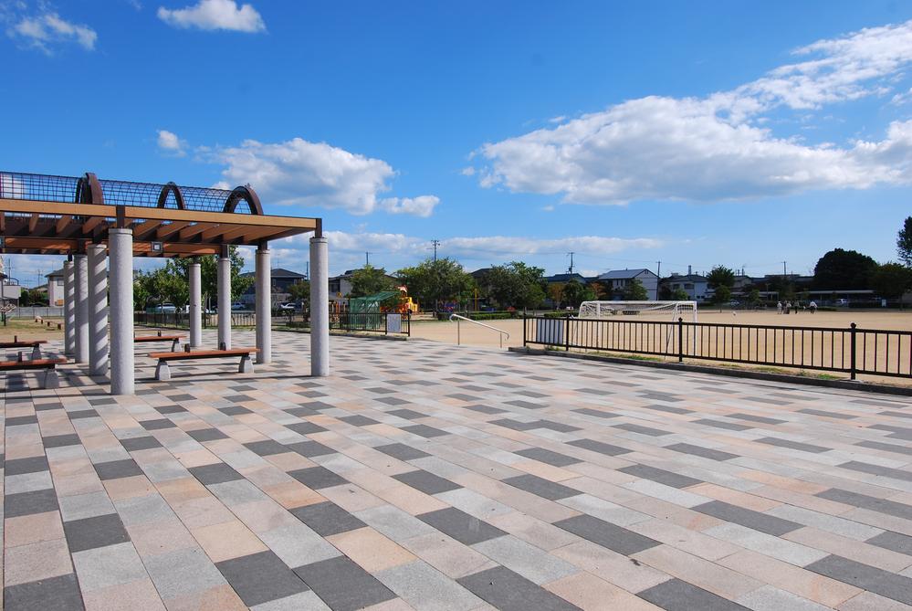 park. Breadth 2.3 hectares of park 2600m children to Kosaka park play with carefree! Also to walk the dog