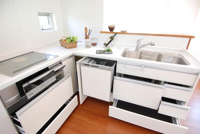 Other Equipment. Adopt the latest system Kitchen. Latest features such as a water purifier with a shower mixing valve in a multi-storage is standard equipment. All-electric specification if IH cooking heater. Glass top stove if gas specification.