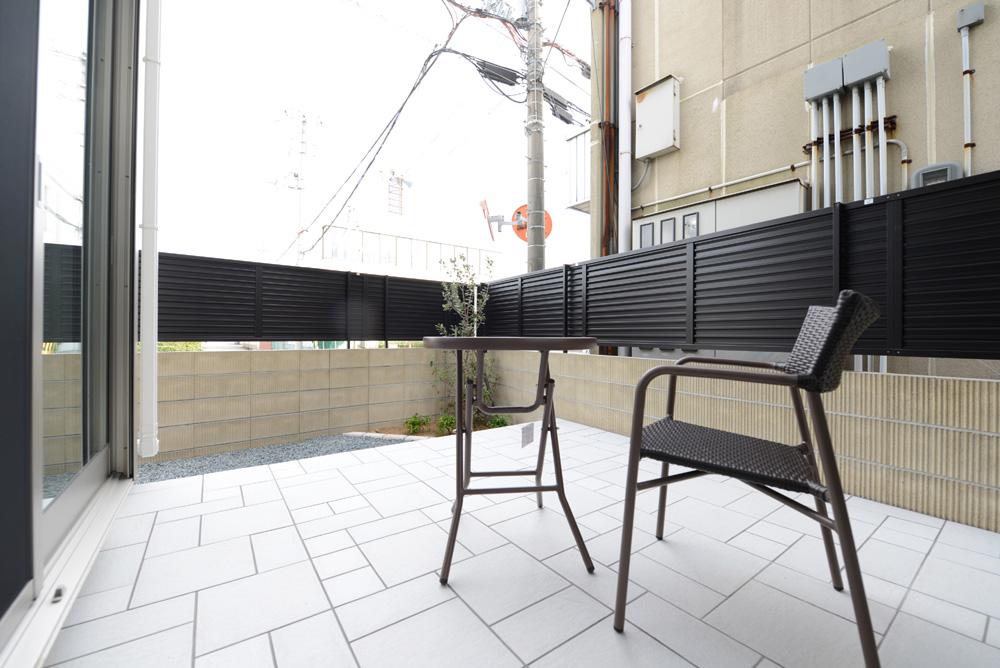 Other introspection. Garden terrace with a blindfold fence where you can enjoy, such as gardening and barbecue