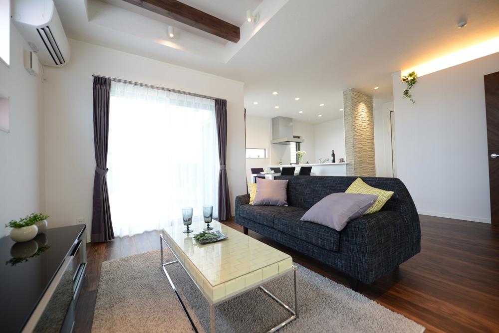 Living. Gatherings space of the room the wide sash shines bright. Lights adorned the space to fashionable.