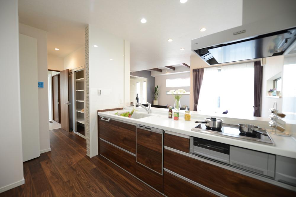 Kitchen. Plenty of storage can be system housed those of water around the kitchen, Wash ・ There in the bathroom Workshop materials. Your easy-to-clean full flat kitchen specification of.