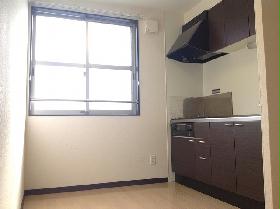 Kitchen. 3-neck gas stove ・ With grill