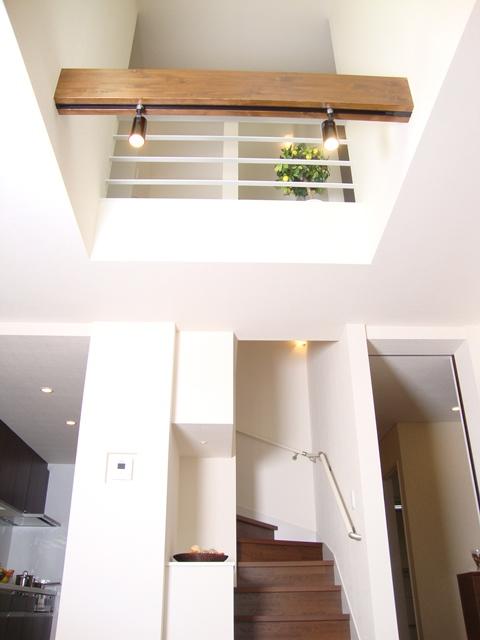 Building plan example (exterior photos). The atrium, which was provided in the upper portion of the living room, Not only adopt the light and wind to fully, It gives birth ties of family. 