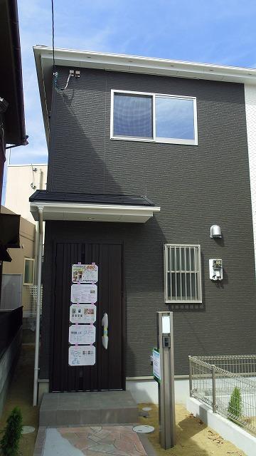 Local appearance photo. Building 2