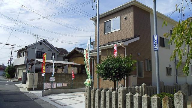 Local photos, including front road. Local (10 May 2013) Shooting