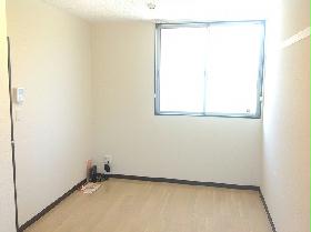 Living and room. 1st floor Flooring