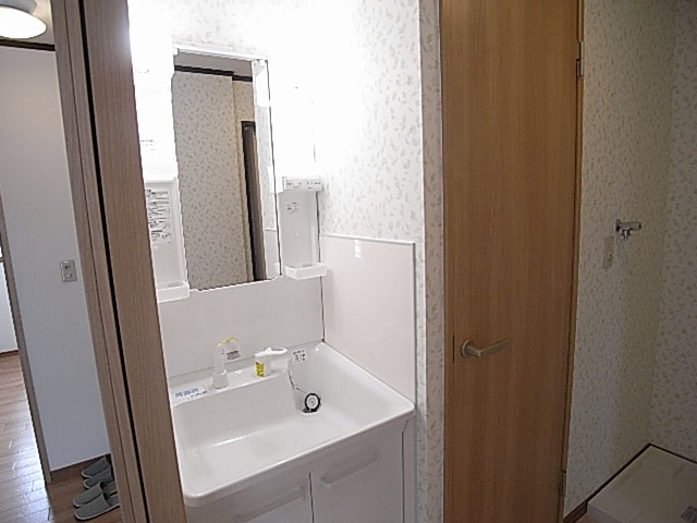 Washroom. * Photo is a thing of the same property by room.