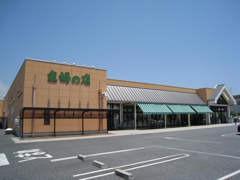 Supermarket. 610m to the store of housewife