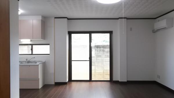 Living. Flooring stuck living