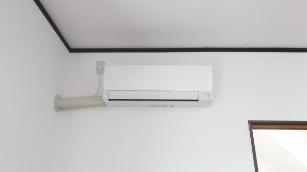 Other introspection. New air-conditioned living room installation (manufactured by Toshiba)