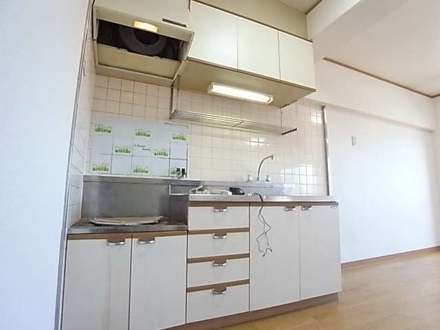 Kitchen. ※ Will be of 605, Room photo.