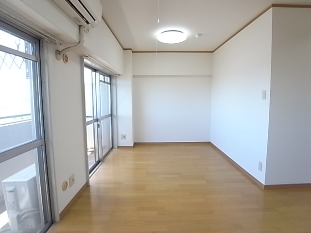 Living and room. ※ Will be of 605, Room photo.