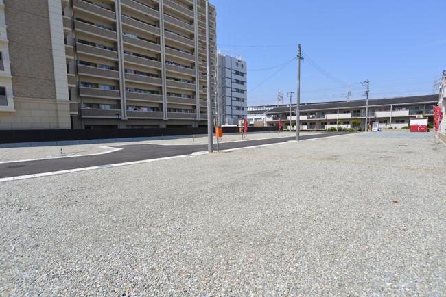 Local photos, including front road. Himeji Station ・ primary school ・ The location of the extra coat Himeji Station hospitals are aligned within walking distance.