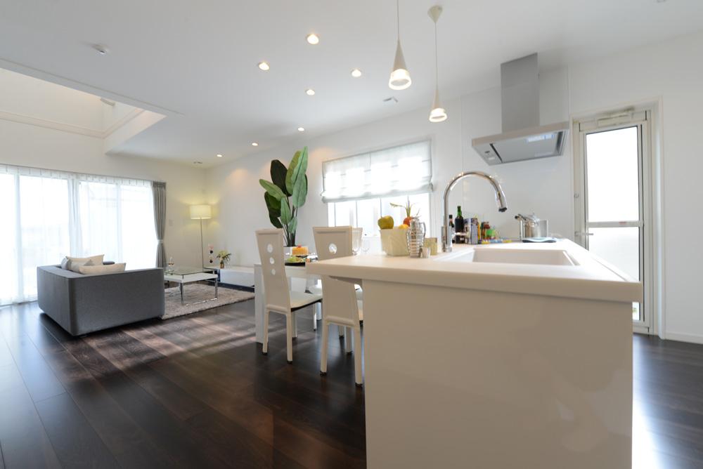 Living. Because there is a wide sash and atrium has become a lighting plenty of bright warm gatherings space.