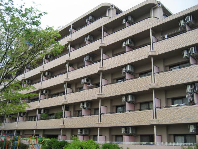 Building appearance. Upscale atmosphere apartment