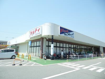 Supermarket. Maruay I felt store up to (super) 604m