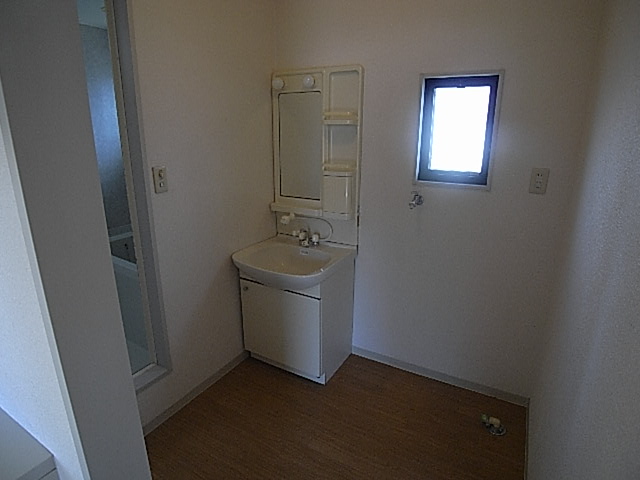 Washroom. Although It is a photograph of the same type, In fact the different