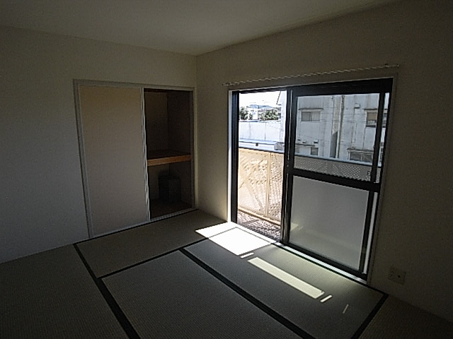 Other room space. Although It is a photograph of the same type, In fact the different