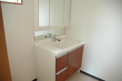 Wash basin, toilet. Indoor (June 2013) Shooting