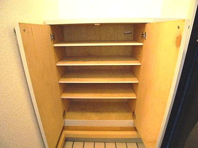 Entrance. It is a photograph of 102, Room