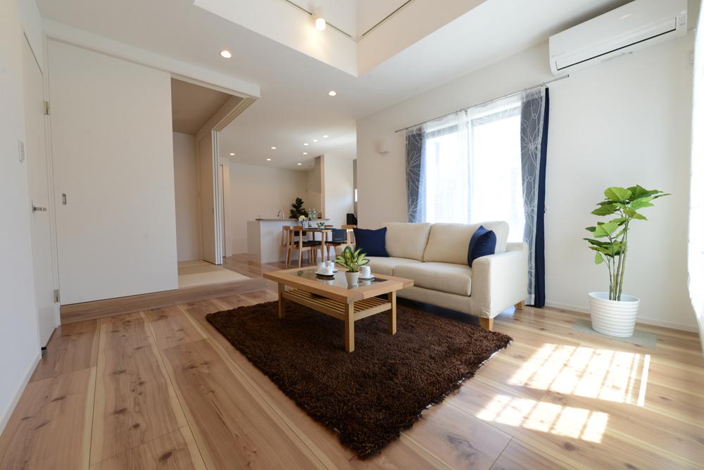 Living. Your tour reservation, please feel free to contact us by phone or e-mail!