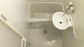 Bath. Safe rainy day with bathroom dryer.