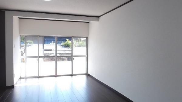 Living. It has been changed from the Japanese-style rooms to 16 quires living