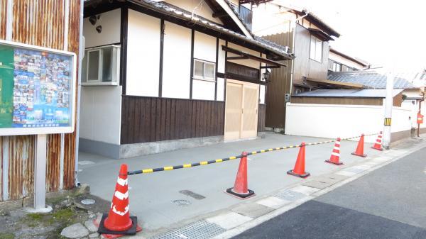 Non-living room. Parking two possible