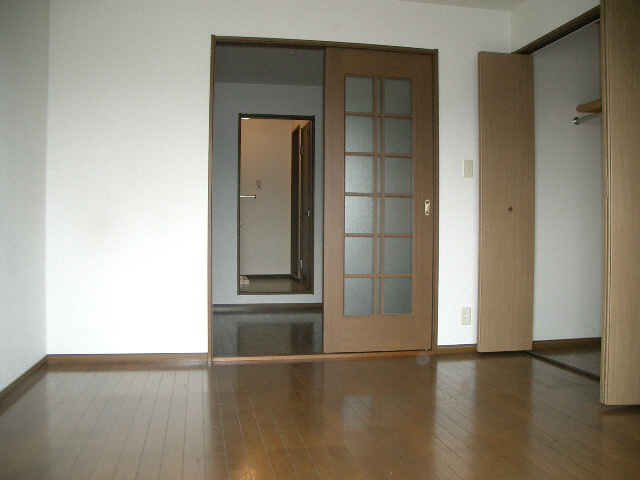 Living and room. Western style room Another angle