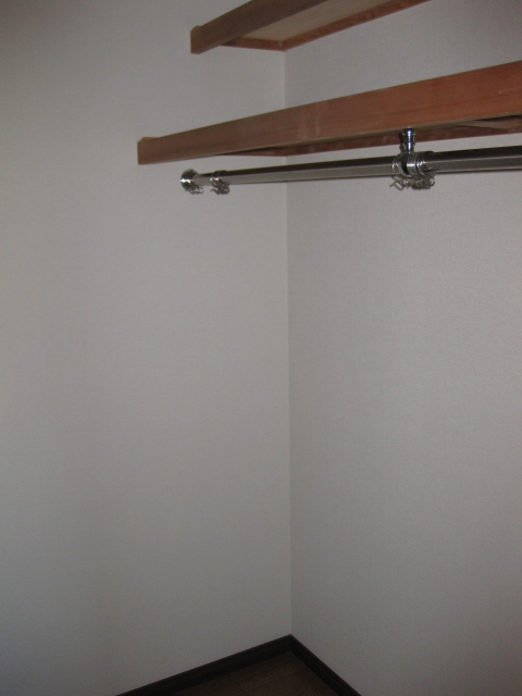 Receipt. Walk-in closet